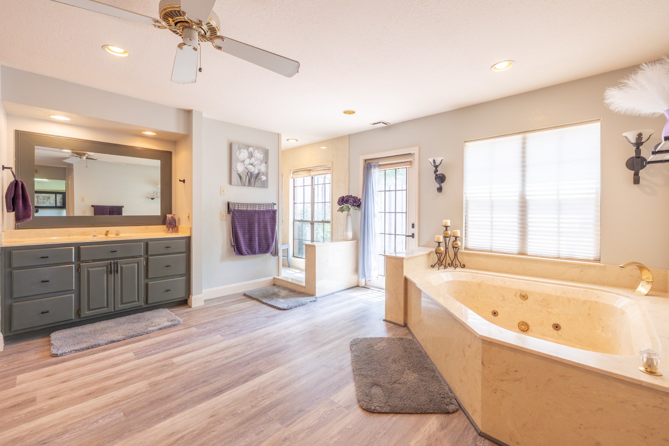 Primary bath with soaking tub and tiled surround