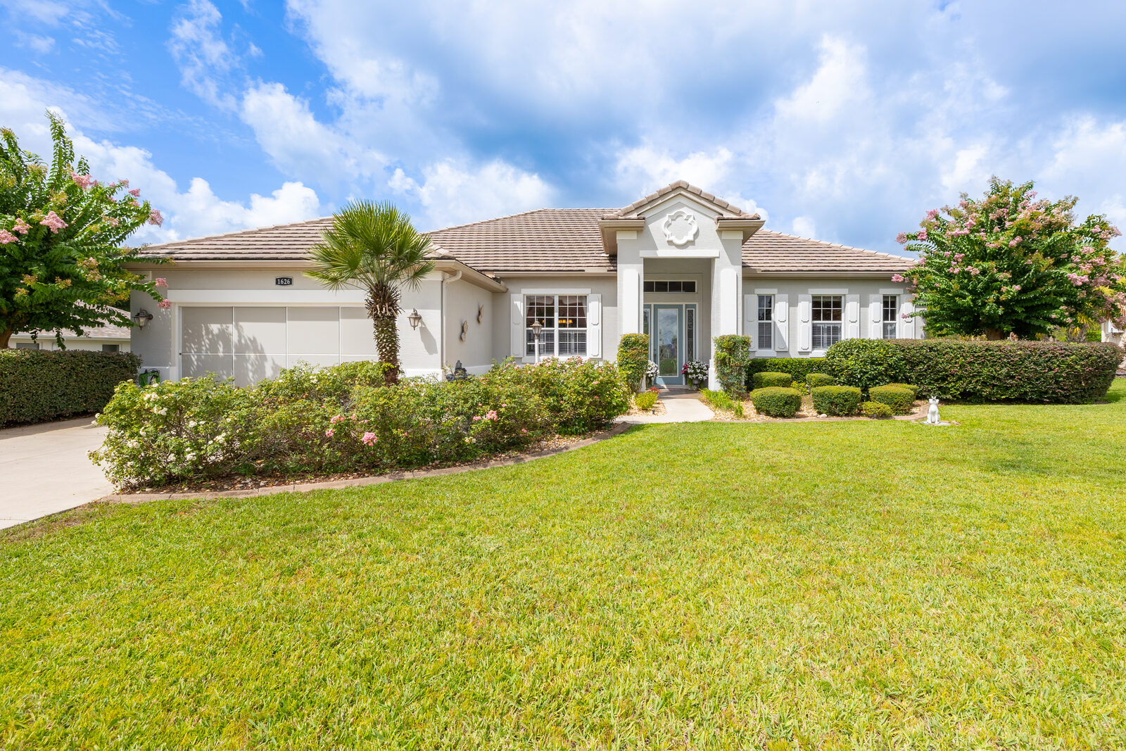 Front exterior of a Citrus Hills estate near Ocala
