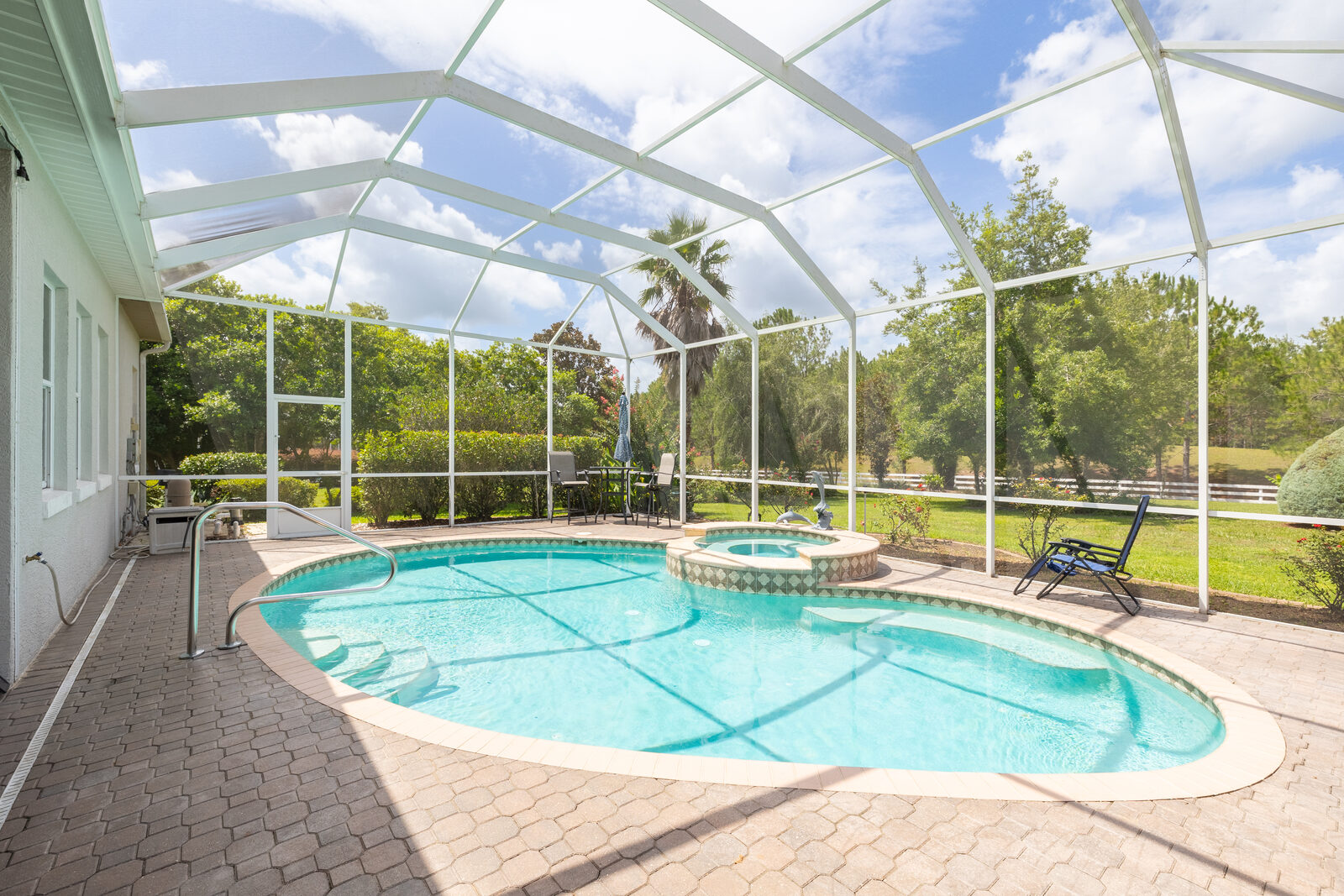 Screened pool and spa at a Citrus Hills estate near Ocala